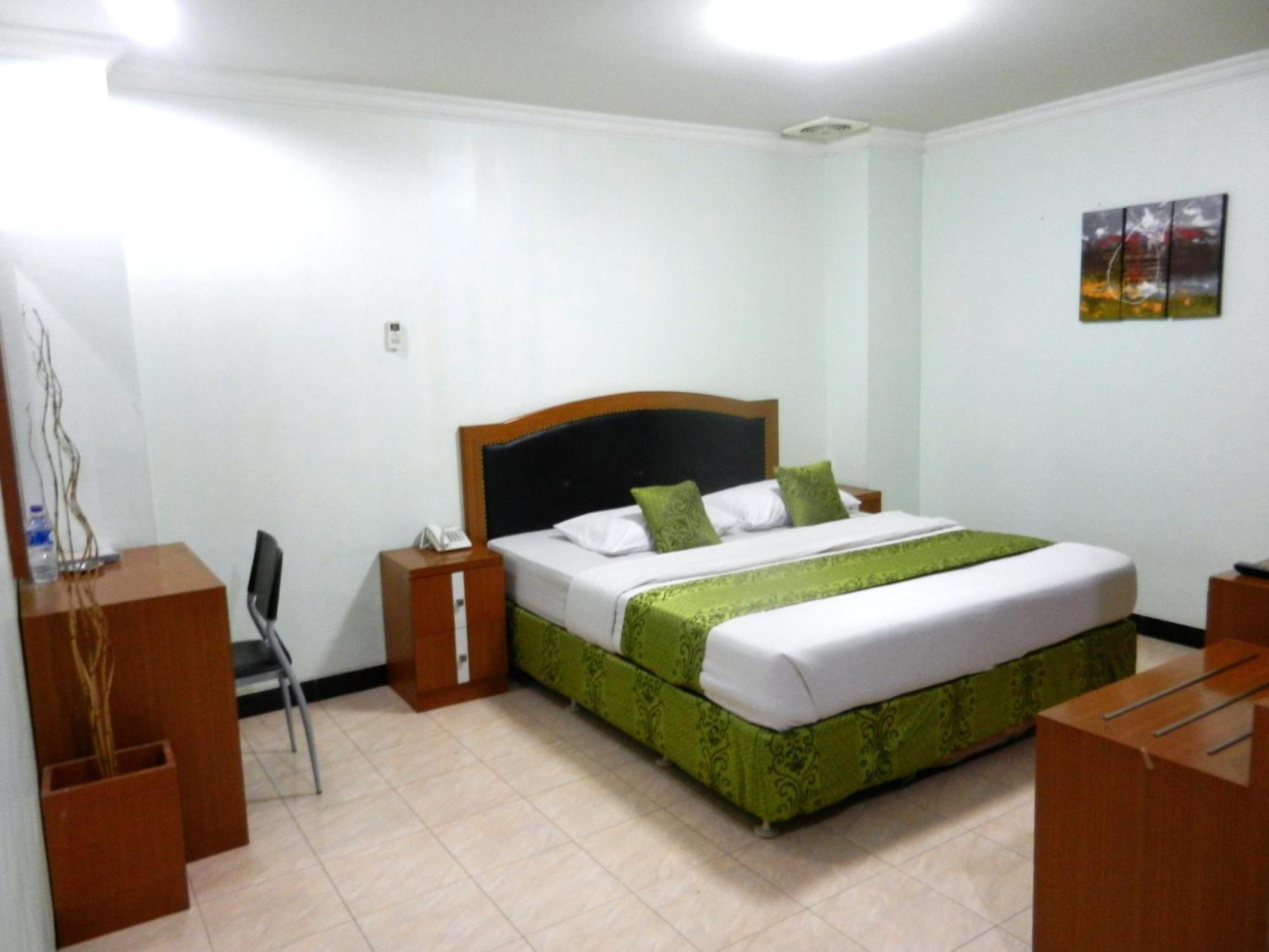 Karsa Utama Hotel Jakarta Szoba fotó
